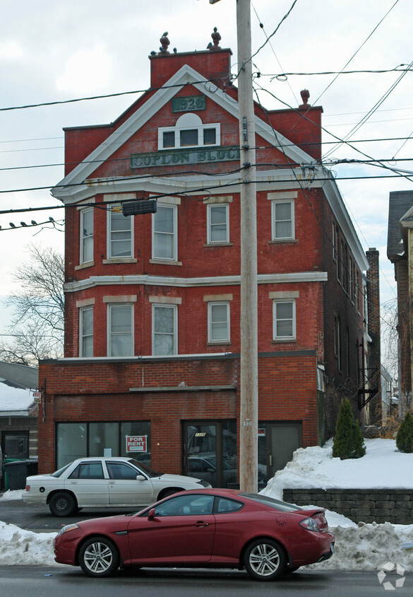 Building Photo - 1326 State St