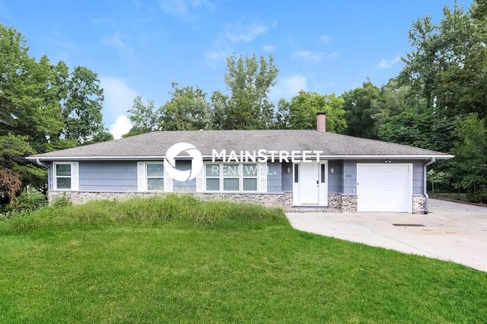 Primary Photo - 1212 E Salisbury Rd