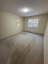 Building Photo - 4507-244 44 Ave