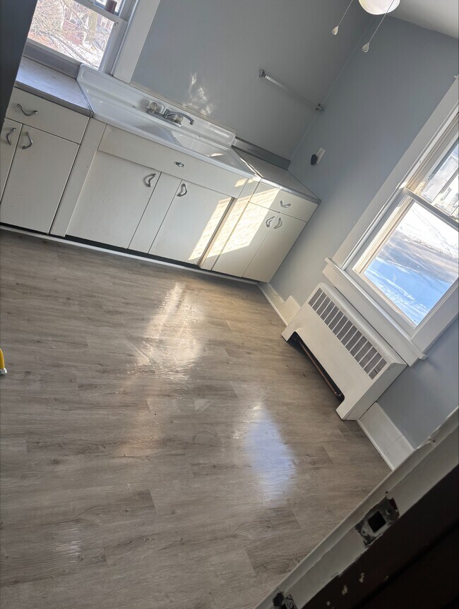 Foto del edificio - 331 Laird Ave NE