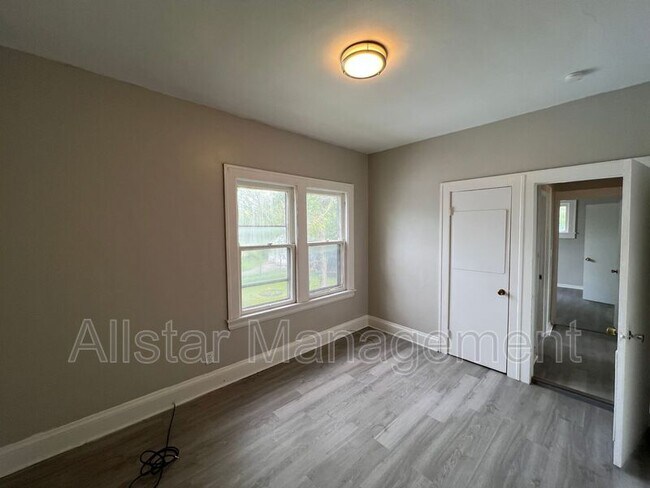Foto del edificio - 3293 E 121st St