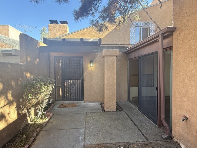 Foto del edificio - 2909 Cutler Ave NE