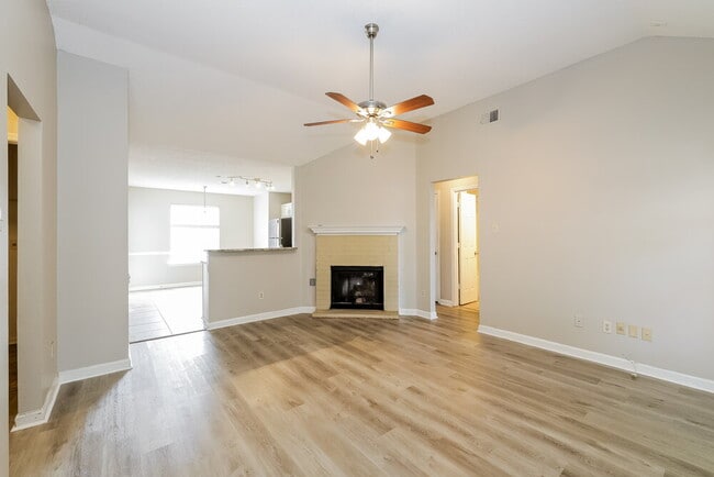 Building Photo - 6883 Lagrange Cir N