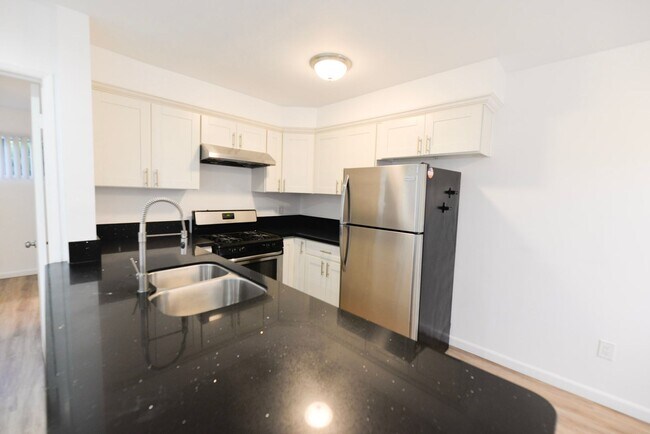 Foto del edificio - 247 Avenida Del Poniente