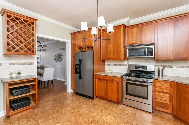 Building Photo - 517 S Linwood Ave