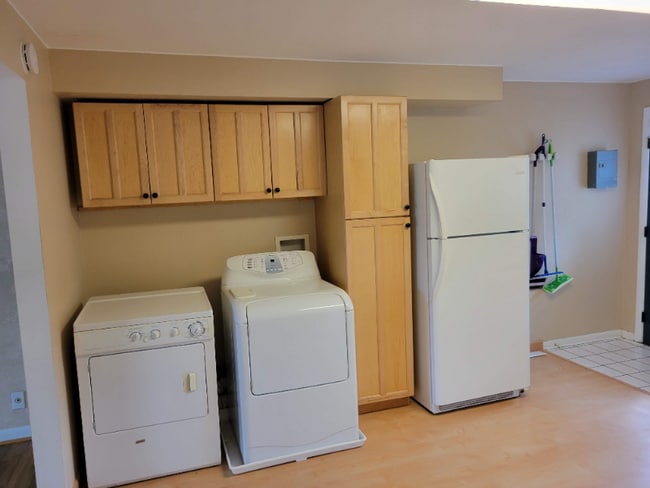 Building Photo - 2811 Tharp Dr