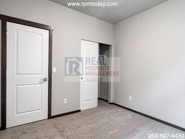 Building Photo - 5 Bedroom House in Bremerton! New Build!