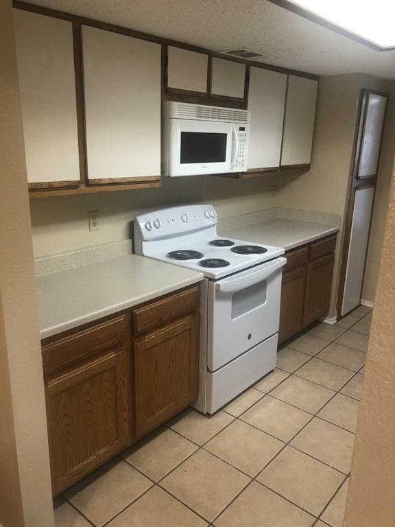 Building Photo - 4375 Hulen Cir E