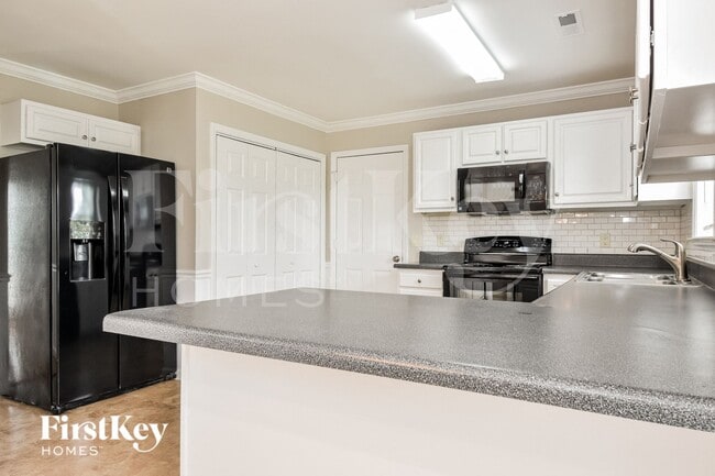 Building Photo - 6033 Old Plank Rd