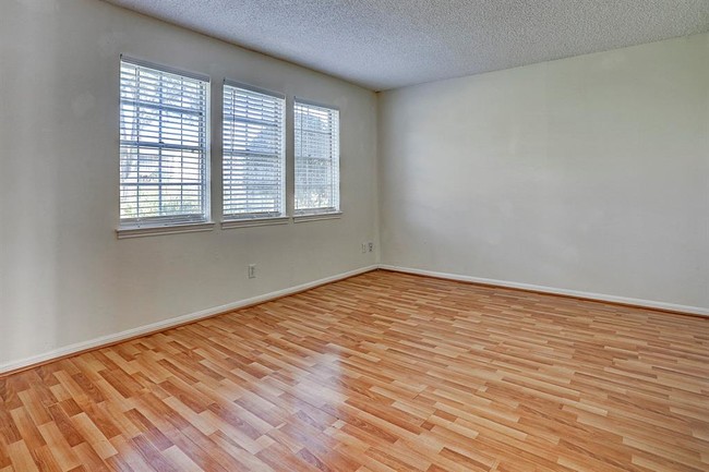Building Photo - 10458 Hammerly Blvd