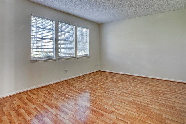 Foto del edificio - 10458 Hammerly Blvd