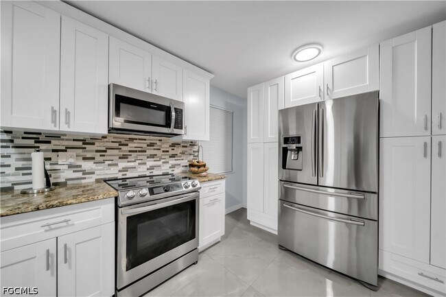 Foto del edificio - 77 Glenmont Dr W
