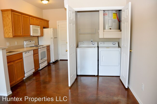 Building Photo - 1306 Maple St