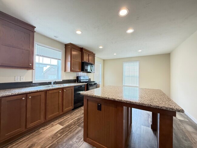 Building Photo - 2023 Peregrine Ave NW