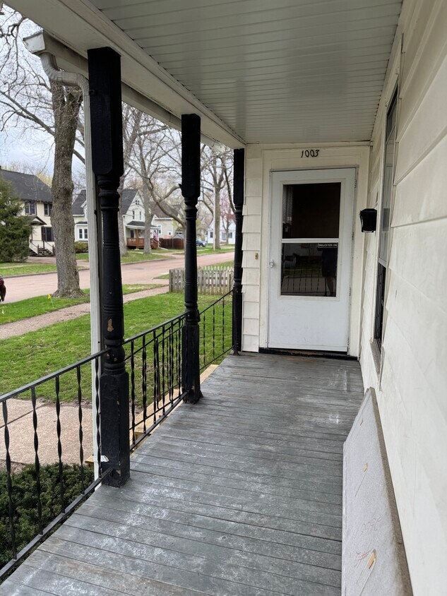 Entrance from porch - 1003 N Division St