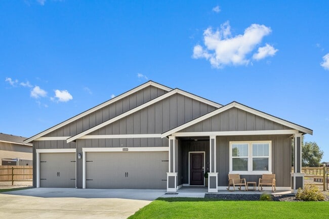 Building Photo - 4 Bedroom Home with Spacious Fully Fenced ...