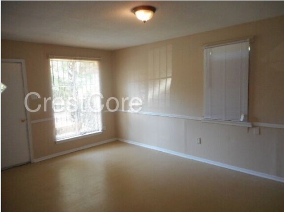 Building Photo - 692 Hazelwood Rd