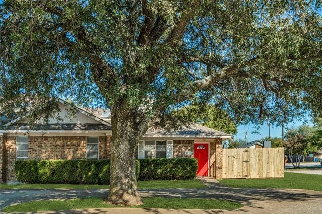 Building Photo - 8940 Thompson Cir