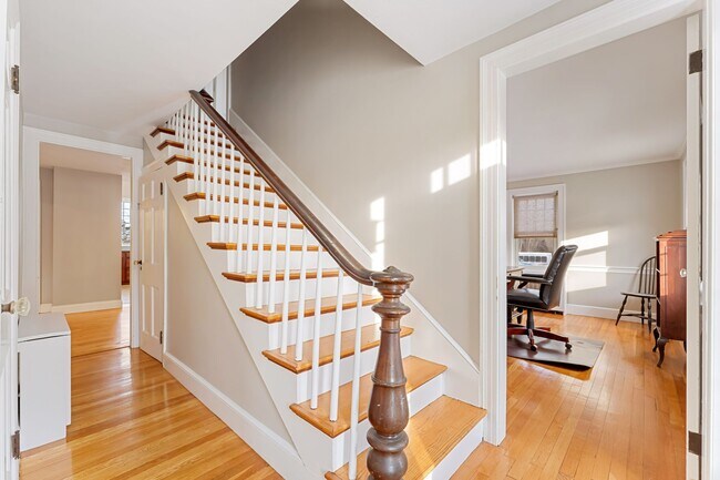 Foto del edificio - 320 First Parish Rd