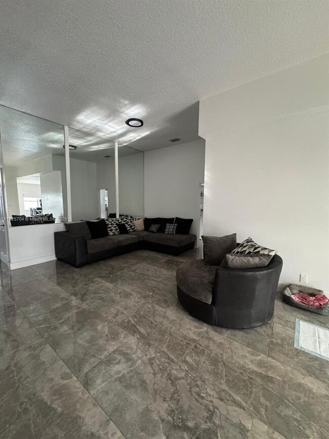 Building Photo - 3055 El Camino Real