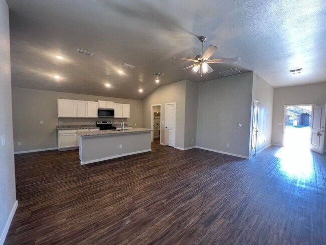 Foto del edificio - New 3 Bedroom In North West Lubbock!