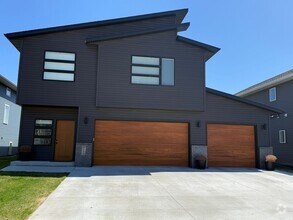 Building Photo - 7348 Madelyn Ln S