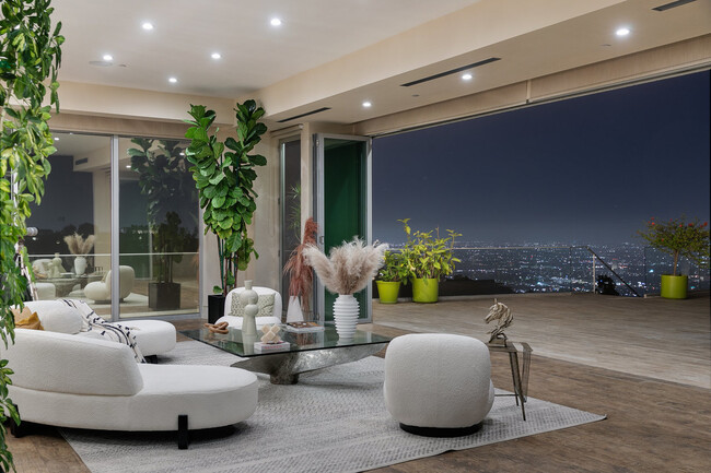 Foto del edificio - 9369 Nightingale Dr