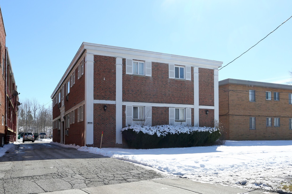 Primary Photo - 17550 Lake Shore Blvd