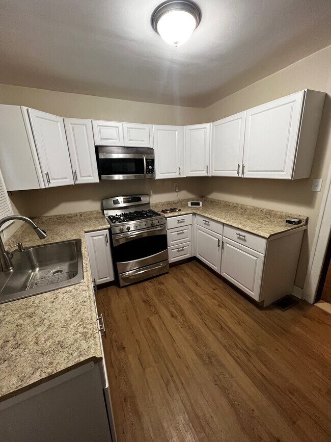 Kitchen - 2531 Calvert St