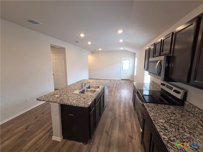 Building Photo - 1049 Velvet Ct