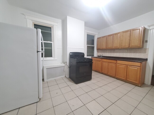 Unit 2 - 132 Bidwell Ave