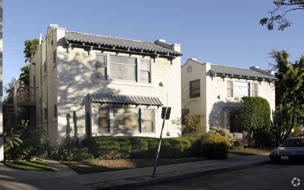 Foto del edificio - 366-368 Carroll Park E