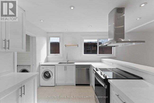 Photo du bâtiment - 26 Strathgowan Ave