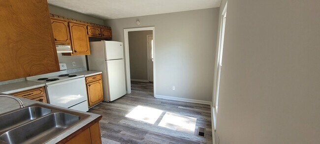 Foto del edificio - 124 Meadowbrook Dr
