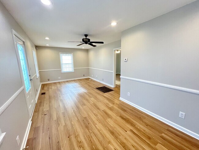 Foto del edificio - 907 Idlewild Dr