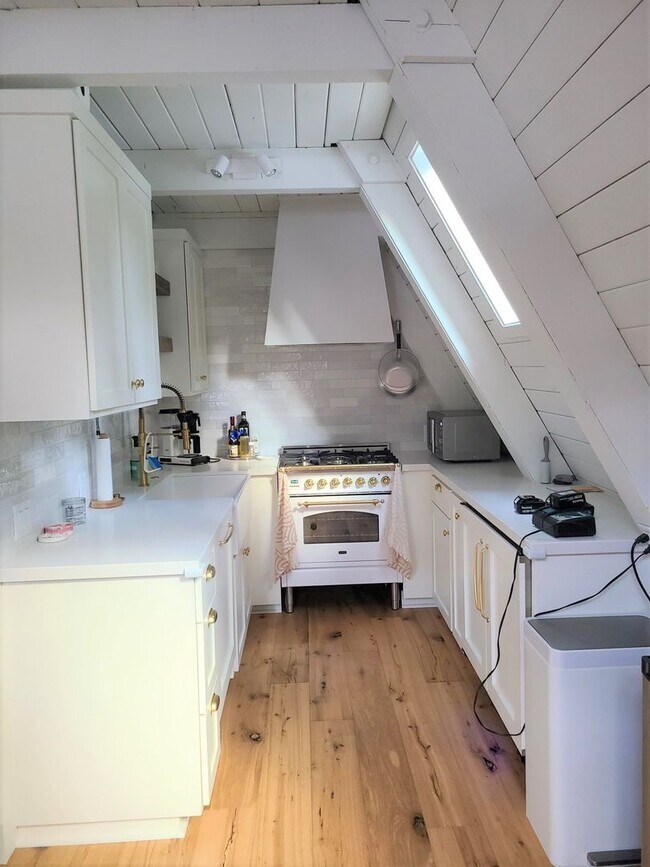 Building Photo - Remodeled One Bedroom plus Loft Cabin in T...