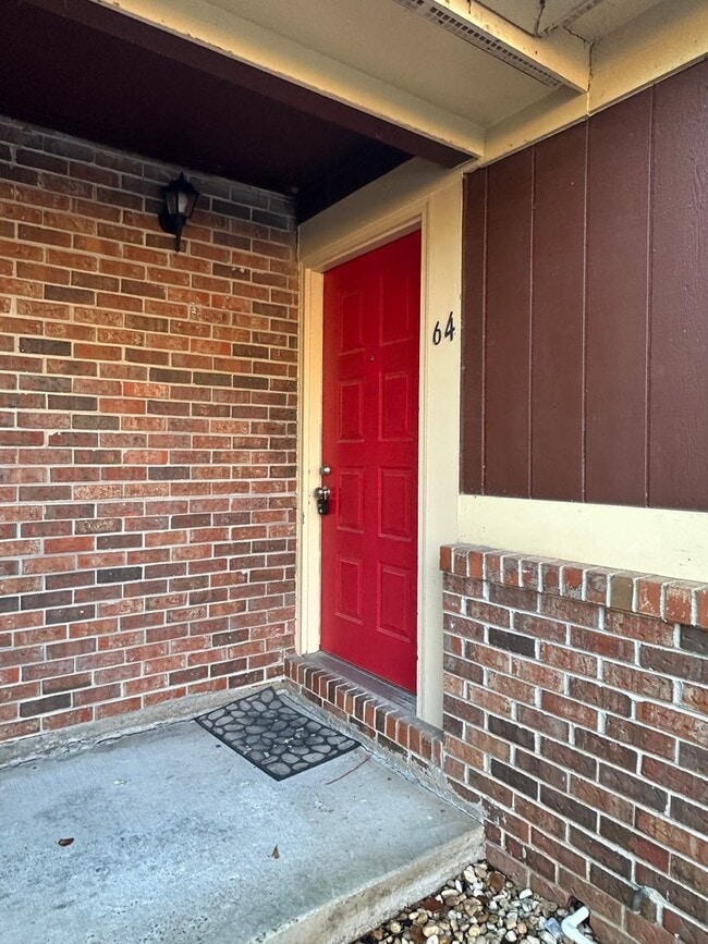 Building Photo - Renovated townhome in Great Alpharetta location