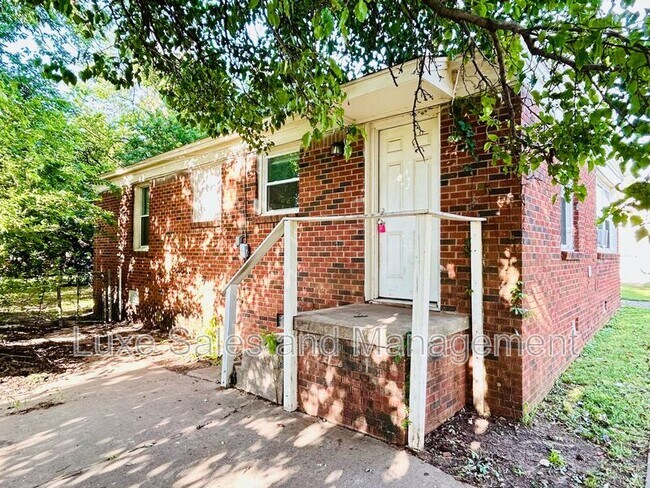Photo - 554 E Indian Dr House