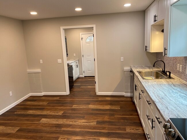 Kitchen/main room - 2573 Hawkins Rd