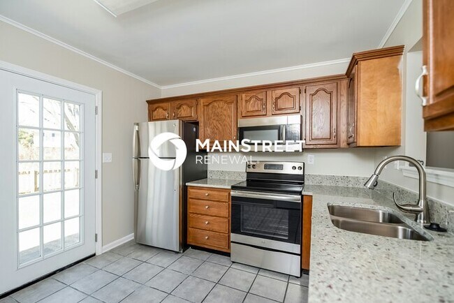 Building Photo - 3 Bedroom Pet-Friendly Home in Louisville, KY with Main Street Renewal