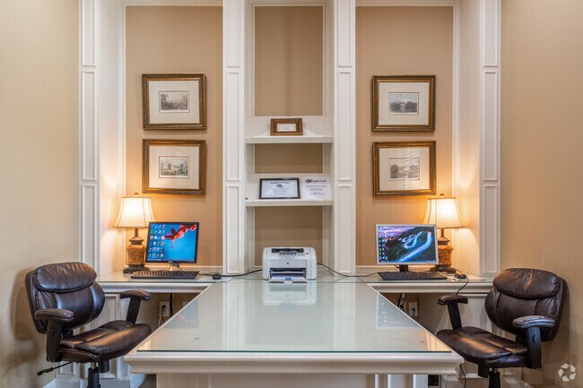 Centro de negocios - Baypointe Apartments