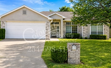 Building Photo - 2305 Stratford Dr