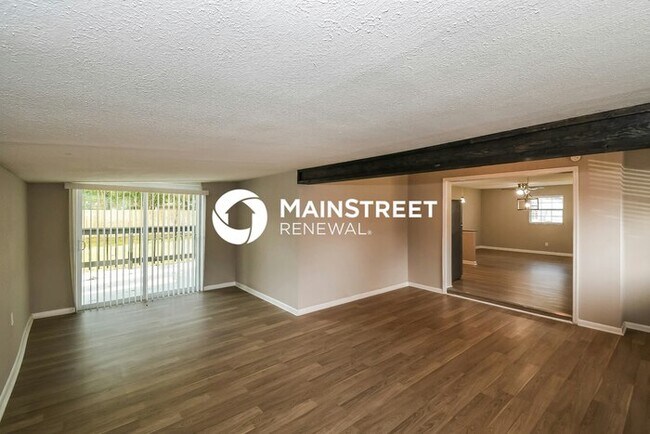 Foto del edificio - 3 Bedroom Pet-Friendly Home in ORANGE PARK...