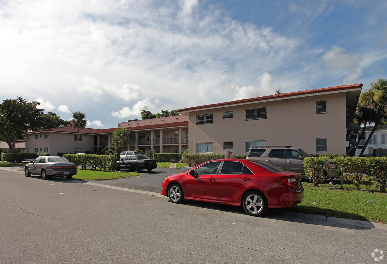 Jacobs Apartments - 10120 NW 36 St