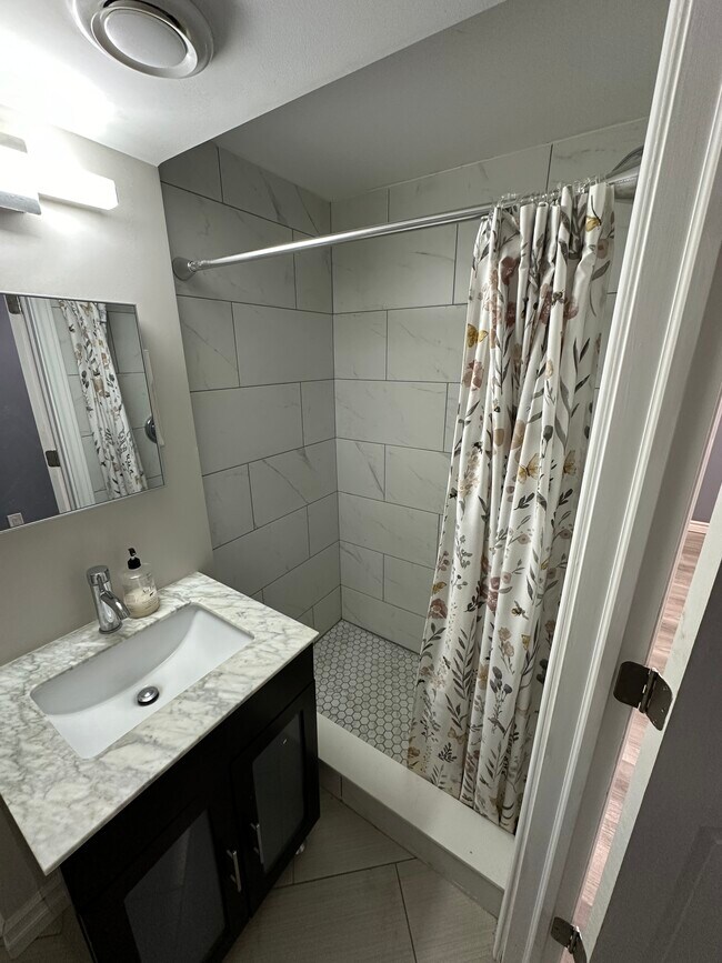 Photo du bâtiment - 1192 Whitefield Dr
