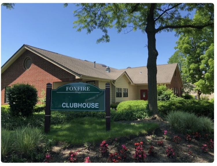 Clubhouse with indoor/outdoor pool and hot tub - 2020 N Rand Rd
