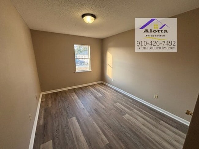 Foto del edificio - 6412 Ezras Ct