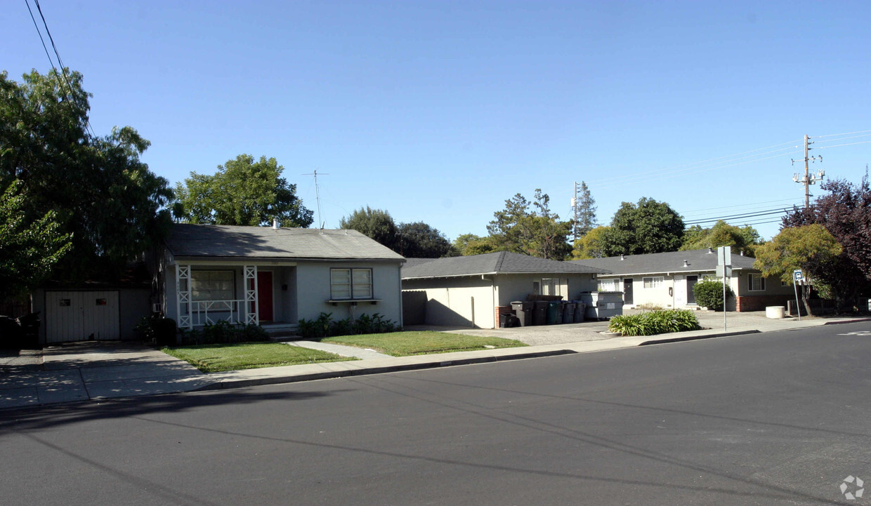 Building Photo - The Montecito Apartments