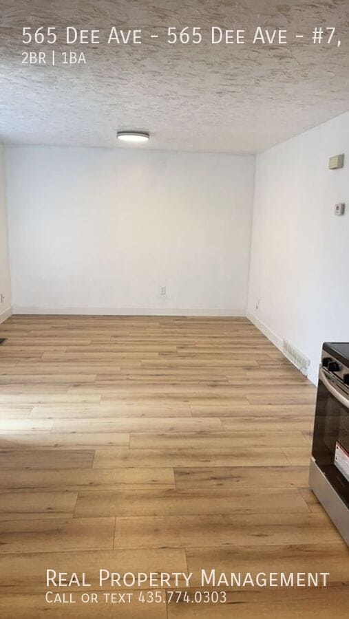 Building Photo - 565 Dee Ave