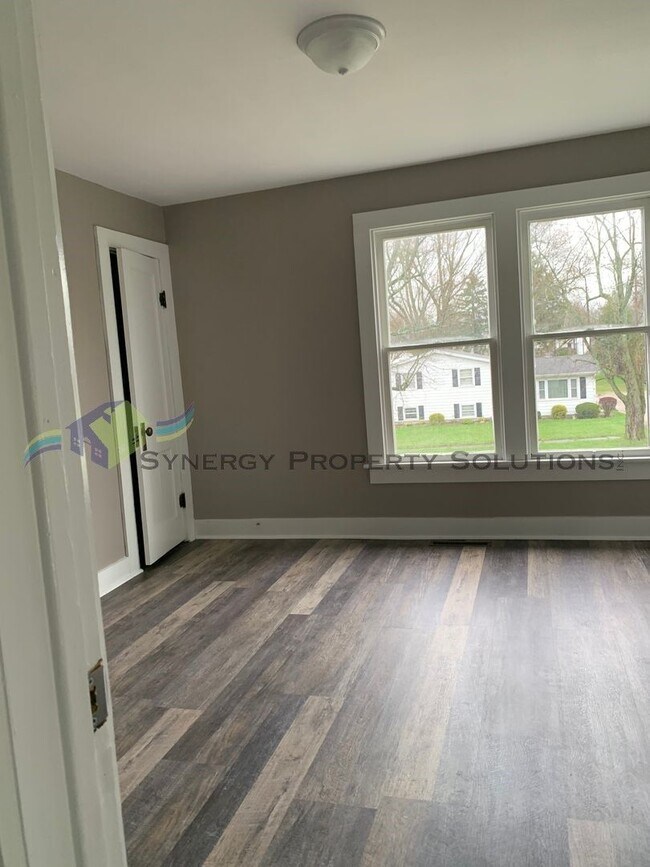 Building Photo - OWN YOUR HOME IN CRESTLINE  MOVE IN READY!